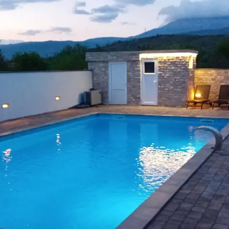 Lila Villa