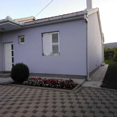Lila Mostar